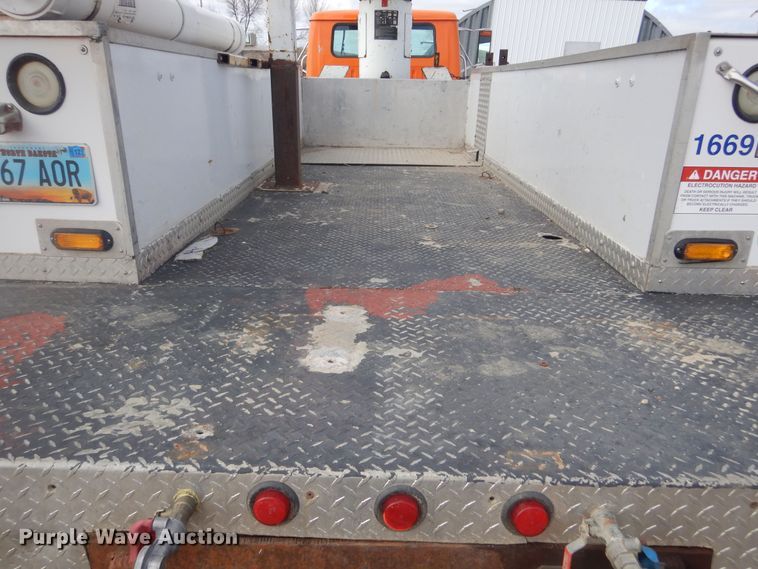 image for item KT9008 1996 International 4700  bucket truck