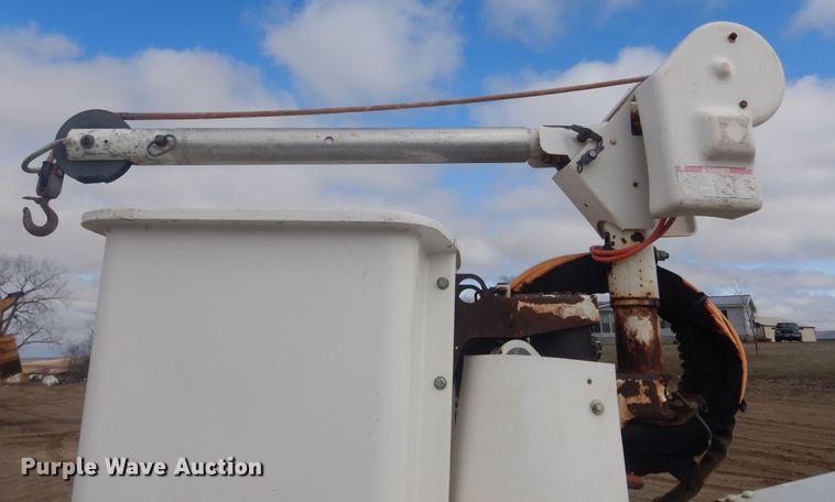 image for item KT9008 1996 International 4700  bucket truck