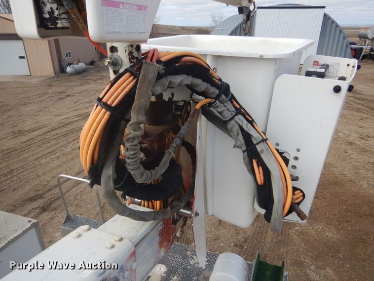 image for item KT9008 1996 International 4700  bucket truck