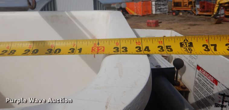 image for item KT9008 1996 International 4700  bucket truck