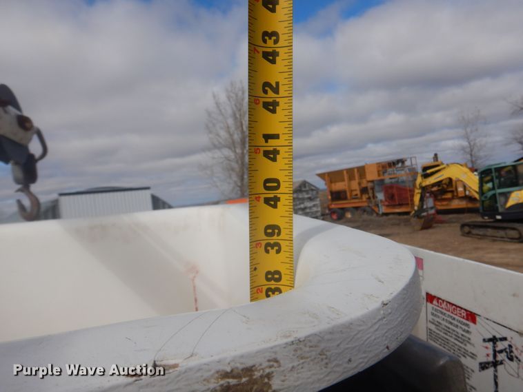 image for item KT9008 1996 International 4700  bucket truck