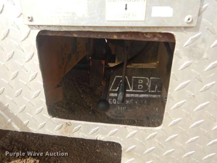 image for item KT9008 1996 International 4700  bucket truck