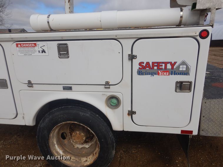 image for item KT9008 1996 International 4700  bucket truck