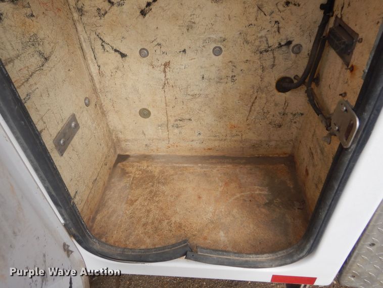 image for item KT9008 1996 International 4700  bucket truck