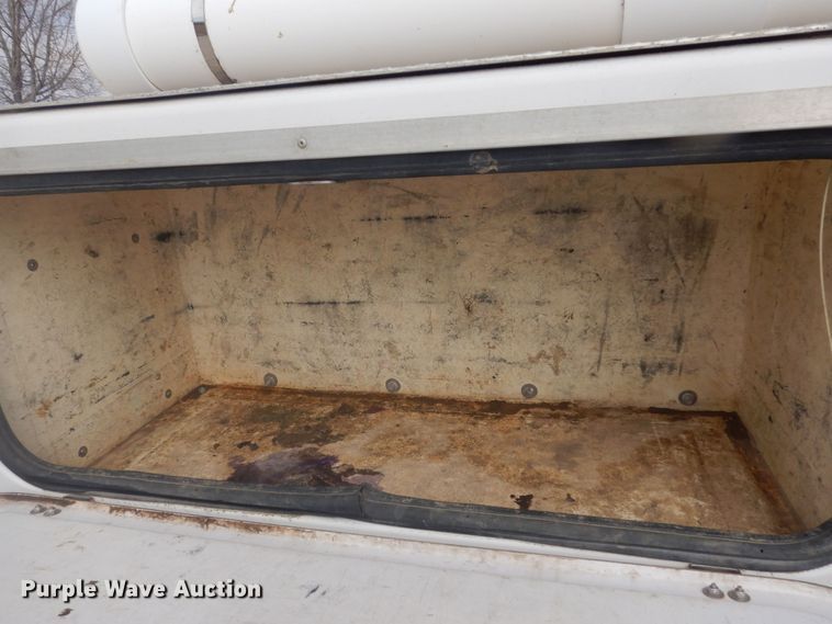 image for item KT9008 1996 International 4700  bucket truck