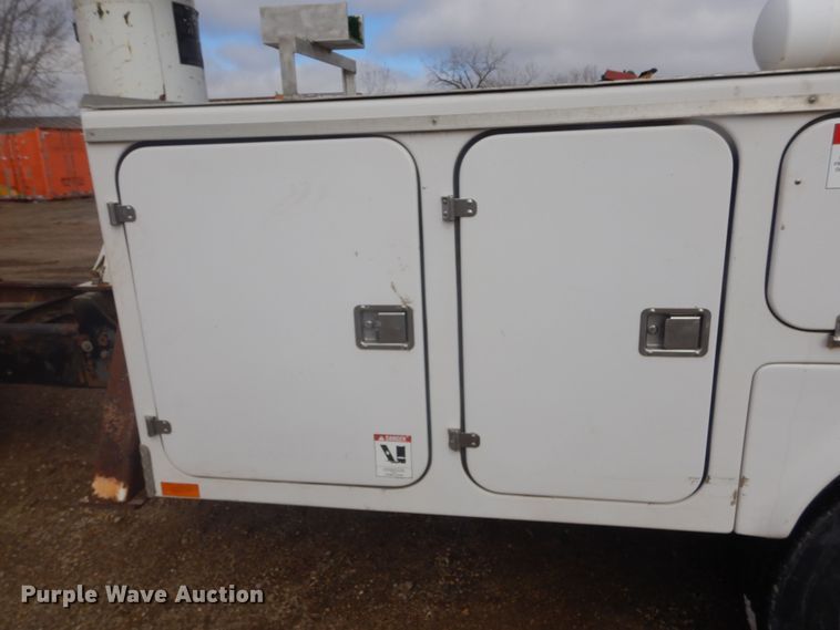 image for item KT9008 1996 International 4700  bucket truck