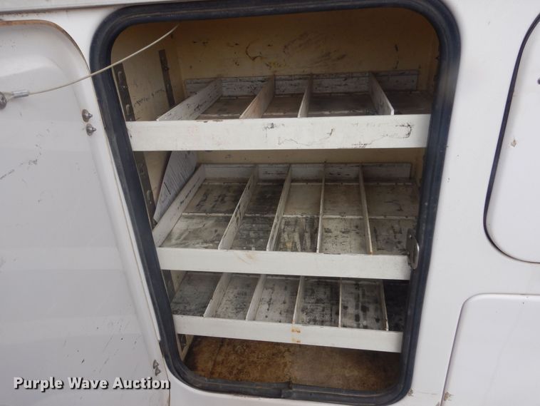 image for item KT9008 1996 International 4700  bucket truck