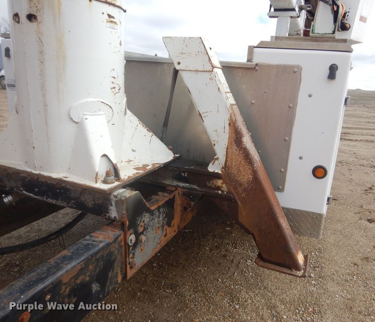 image for item KT9008 1996 International 4700  bucket truck