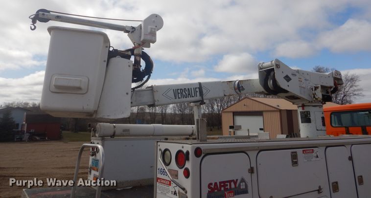 image for item KT9008 1996 International 4700  bucket truck