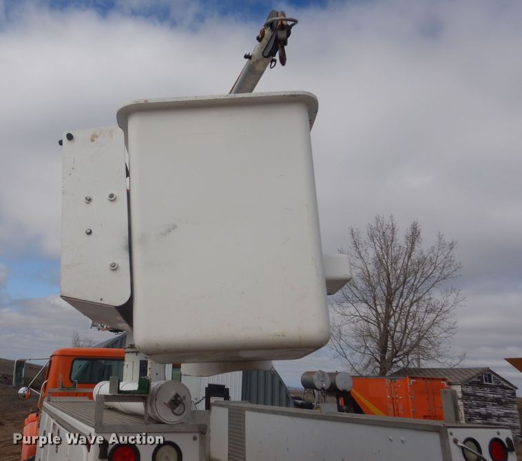 image for item KT9008 1996 International 4700  bucket truck