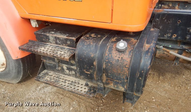 image for item KT9008 1996 International 4700  bucket truck