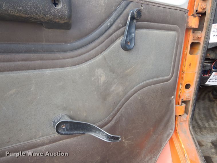 image for item KT9008 1996 International 4700  bucket truck