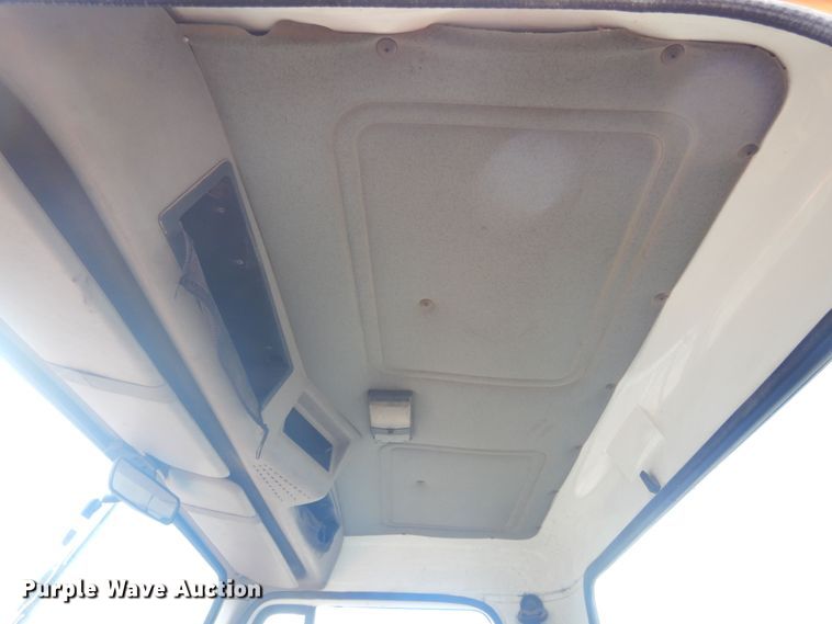 image for item KT9008 1996 International 4700  bucket truck