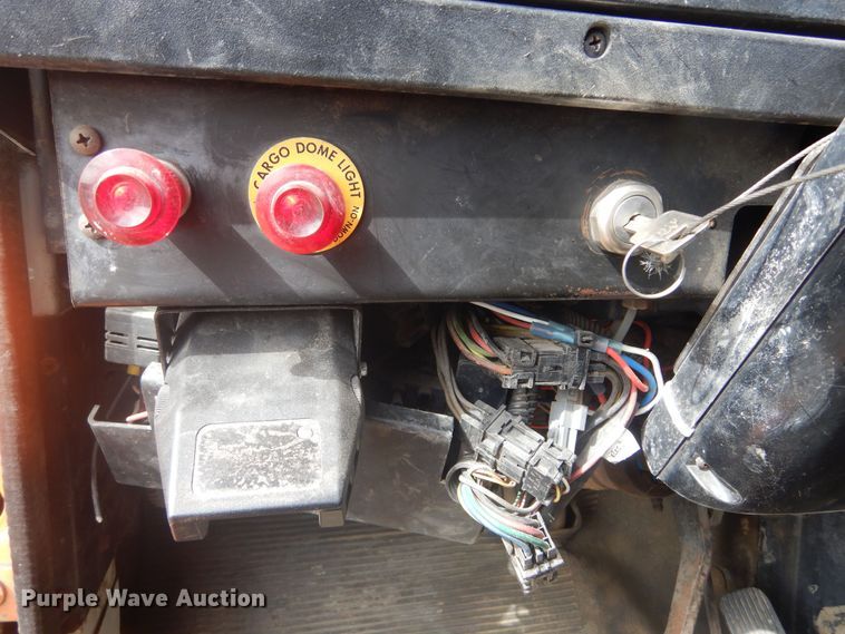 image for item KT9008 1996 International 4700  bucket truck