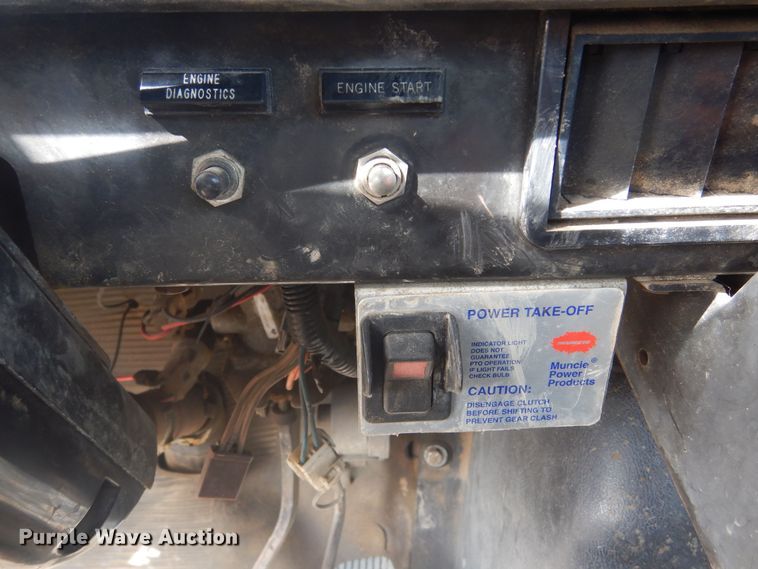 image for item KT9008 1996 International 4700  bucket truck