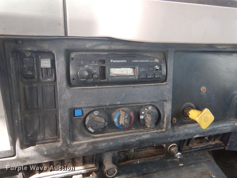 image for item KT9008 1996 International 4700  bucket truck