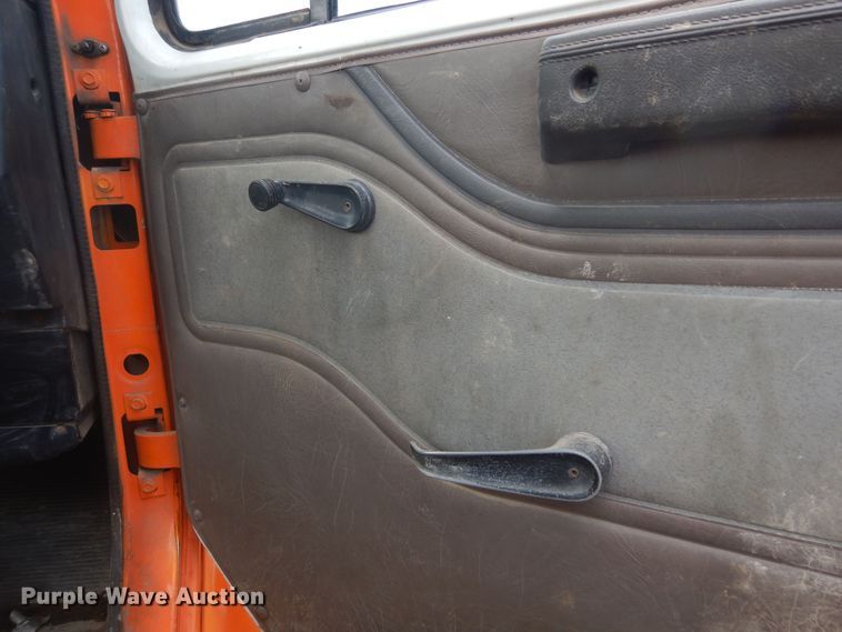 image for item KT9008 1996 International 4700  bucket truck