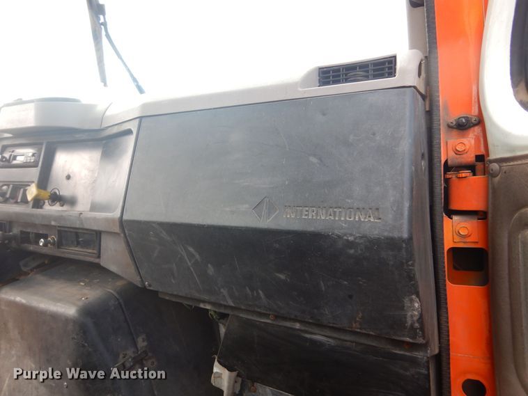 image for item KT9008 1996 International 4700  bucket truck