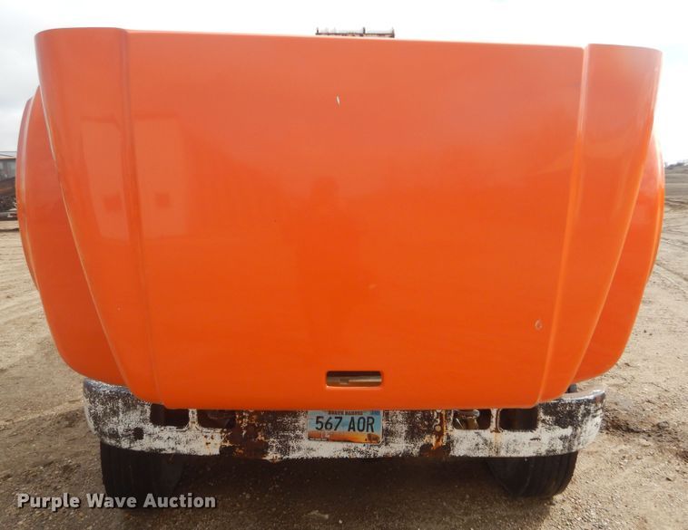 image for item KT9008 1996 International 4700  bucket truck