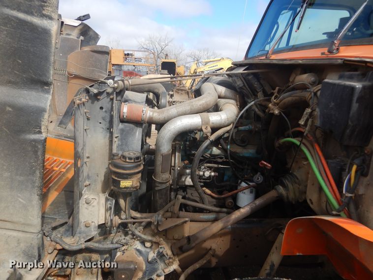 image for item KT9008 1996 International 4700  bucket truck