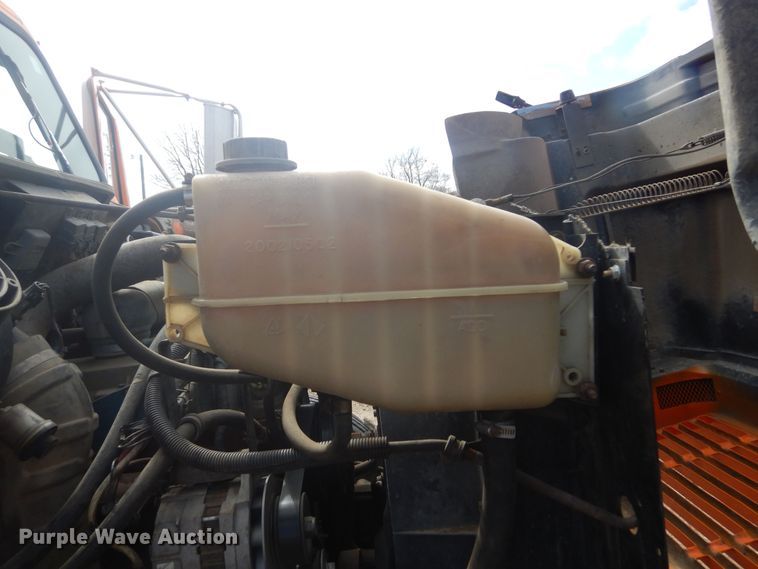 image for item KT9008 1996 International 4700  bucket truck