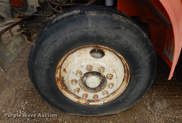 image for item KT9008 1996 International 4700  bucket truck