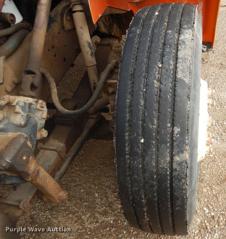 image for item KT9008 1996 International 4700  bucket truck