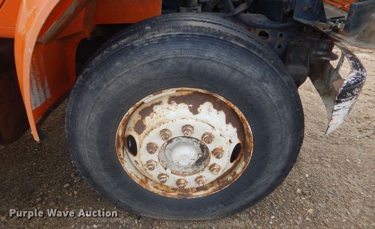 image for item KT9008 1996 International 4700  bucket truck