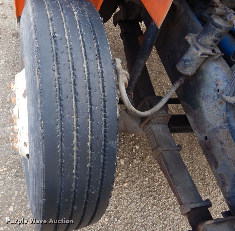 image for item KT9008 1996 International 4700  bucket truck