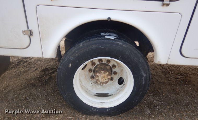 image for item KT9008 1996 International 4700  bucket truck