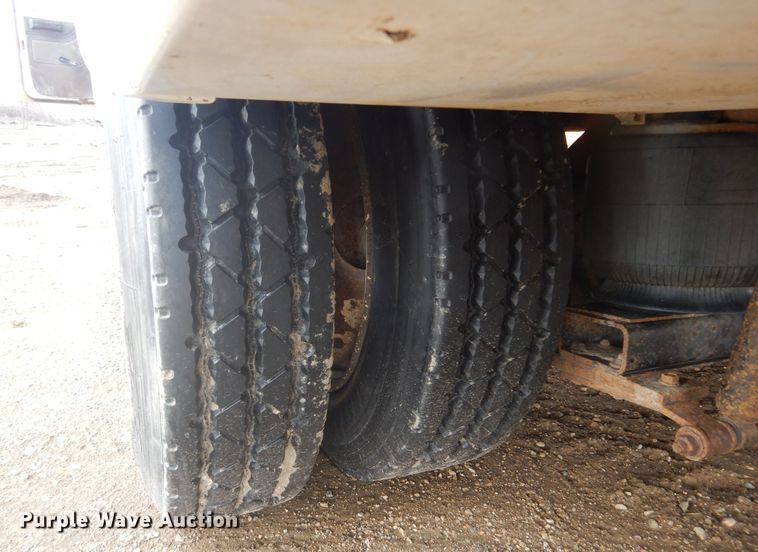 image for item KT9008 1996 International 4700  bucket truck