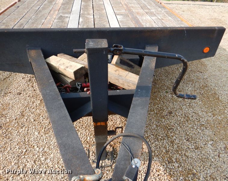 image for item MF9063 2007 Redi Haul R25210  equipment trailer