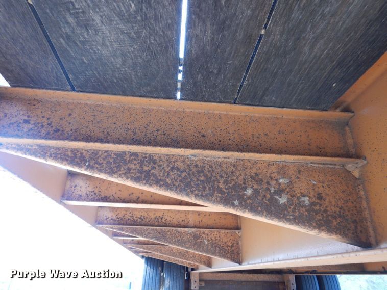 image for item MF9063 2007 Redi Haul R25210  equipment trailer