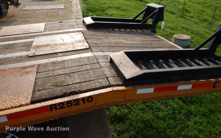 image for item MF9063 2007 Redi Haul R25210  equipment trailer