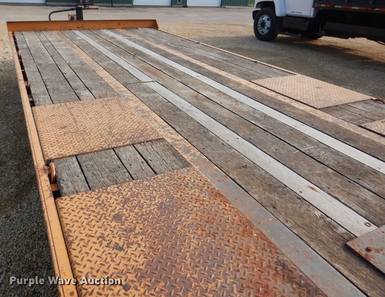 image for item MF9063 2007 Redi Haul R25210  equipment trailer