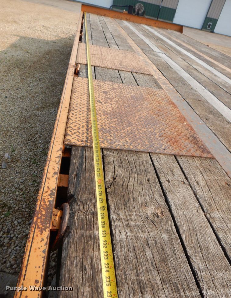 image for item MF9063 2007 Redi Haul R25210  equipment trailer