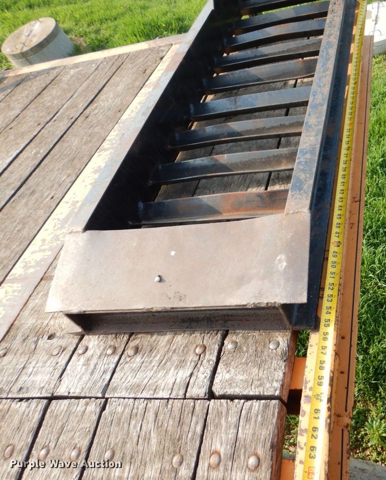 image for item MF9063 2007 Redi Haul R25210  equipment trailer