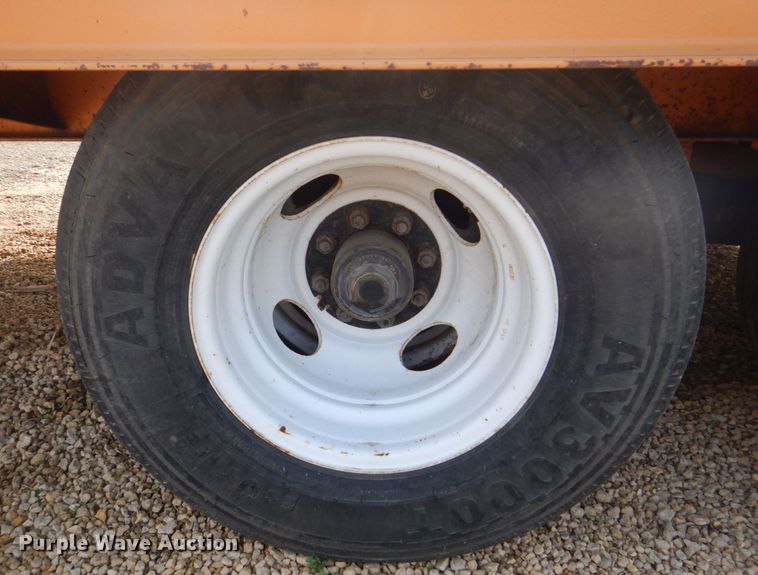 image for item MF9063 2007 Redi Haul R25210  equipment trailer