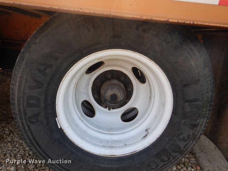 image for item MF9063 2007 Redi Haul R25210  equipment trailer