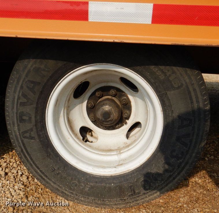 image for item MF9063 2007 Redi Haul R25210  equipment trailer