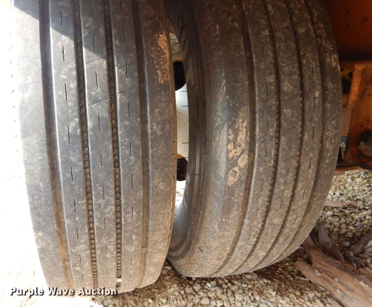 image for item MF9063 2007 Redi Haul R25210  equipment trailer