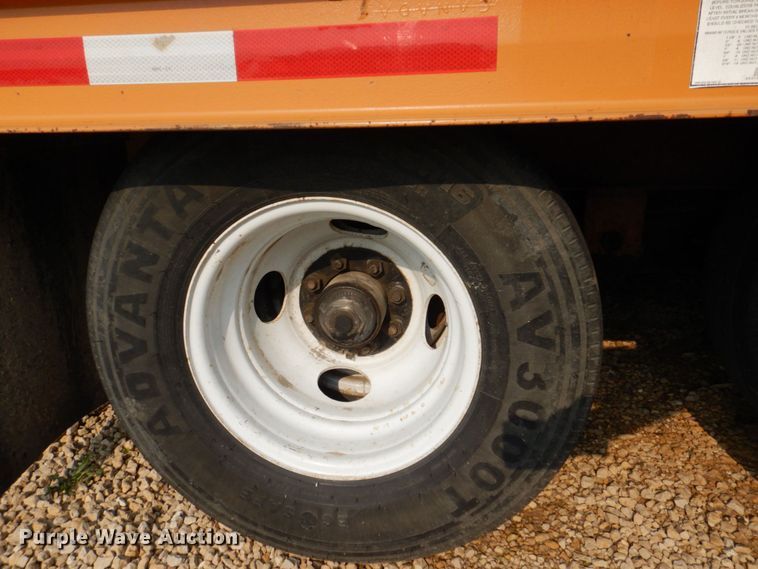 image for item MF9063 2007 Redi Haul R25210  equipment trailer