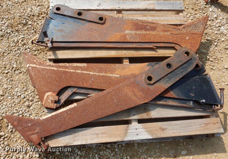 image for item MF9066 2007 Ditch Witch 420SX  cable plow