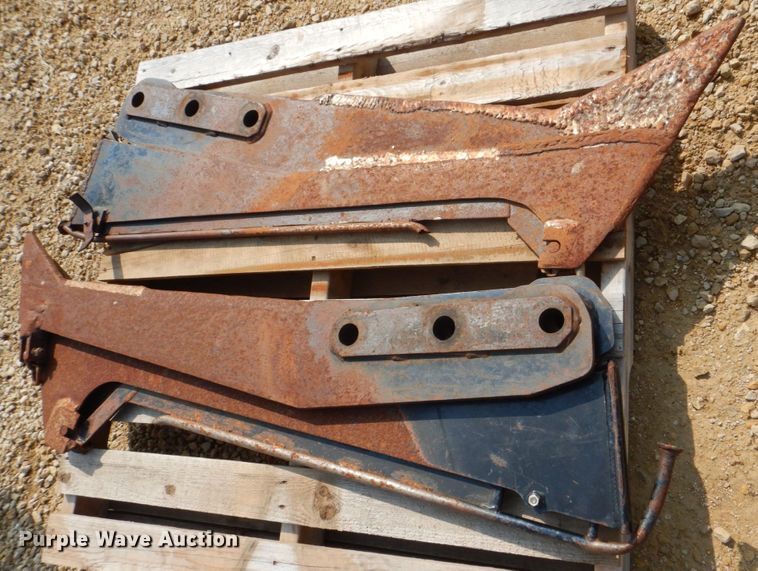 image for item MF9066 2007 Ditch Witch 420SX  cable plow