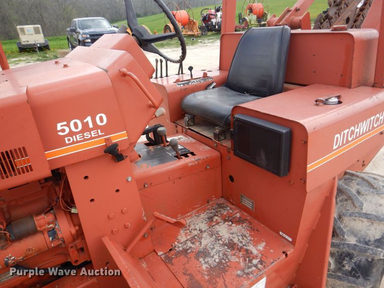 image for item MF9069 Ditch Witch 5010  trencher