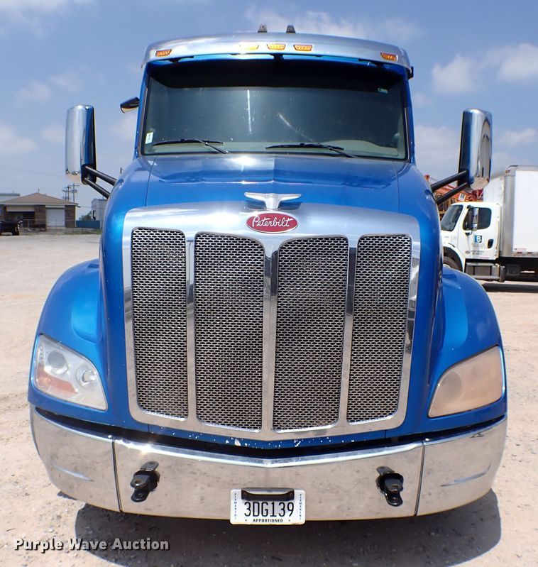 image for item MF9340 2016 Peterbilt 579  dump truck