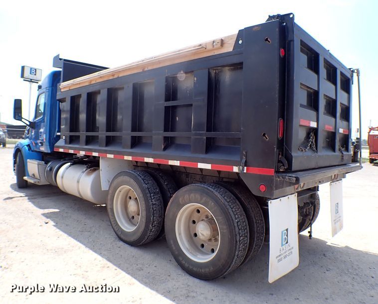 image for item MF9340 2016 Peterbilt 579  dump truck