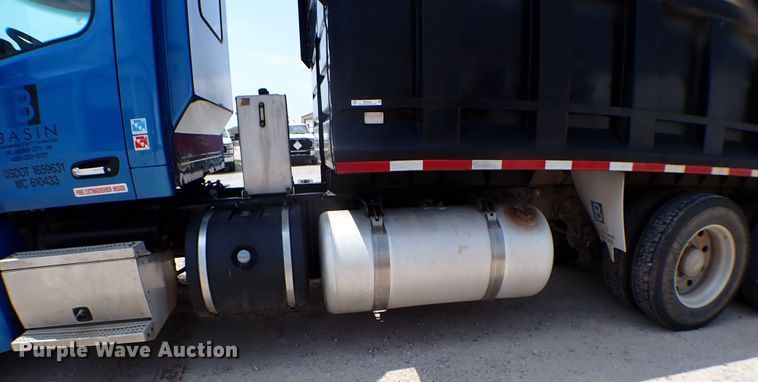 image for item MF9340 2016 Peterbilt 579  dump truck