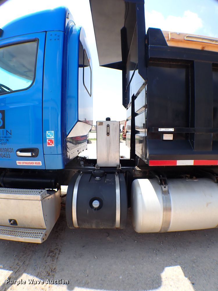 image for item MF9340 2016 Peterbilt 579  dump truck