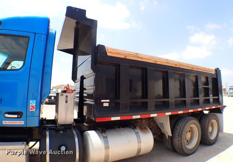 image for item MF9340 2016 Peterbilt 579  dump truck